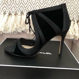 Gorgeous Nina Cherie black satin & velvet heels 7.5